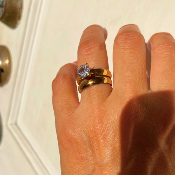 Engagement ring -wedding band set Gold-plated stainless steel, zirconia, size 7 - Picture 12 of 16